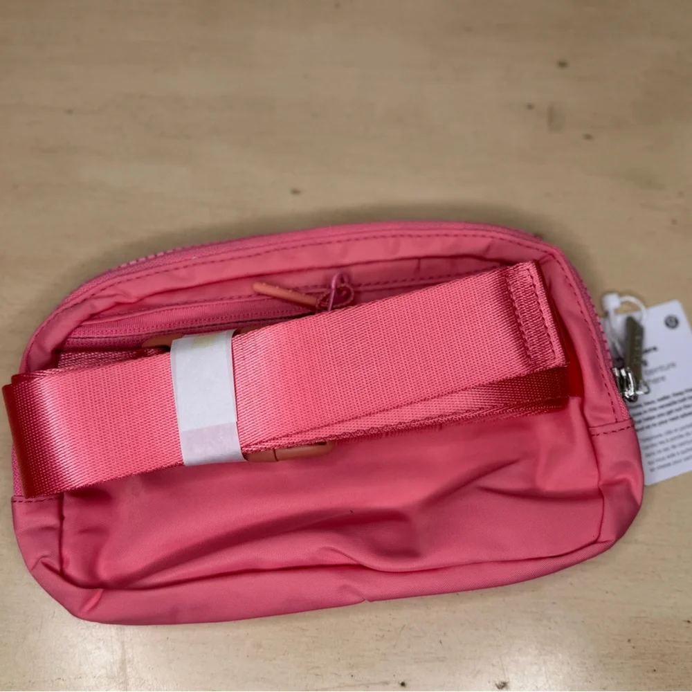 NWT Everywhere Belt Bag 1L - Sakura pink - Picture 2 of 6
